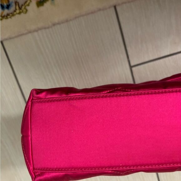 Brand new Saint Laurent
Sade Puffer Satin Envelope Clutch - Picture 9 of 12